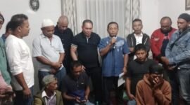 Foto. Samaun Dahlan menerima dukungan secara resmi dari relawan sulap. Pernyataan melalui ikrar yang disampaikan oleh ketua relawan sulap Surya Budianto 