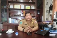 Plt Kepala Dinas Perkebunan Fakfak Widhi Asmoro Jati, ST. MT saat di temui wartawan jatim.tagarutama.com di ruang kerjanya (Dok. jatim.tagarutama.com)