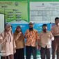 Kepala Sekolah MTs Tahfidzul Qur'an Muhammadiyah Fakfak ustadz Ramdan foto bersama Siswa dan siswa MTs Tahfidzul Qur'an Muhammadiyah Fakfak yang mengikuti kompetisi Olimpiade Bahasa Arab yang diselenggarakan oleh Forum Musyawarah Guru Mata Pelajaran (MGMP) Bahasa Arab seluruh Indonesia(Dok. jatim.tagarutama.com)