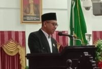 Juru bicara sekaligus Ketua Fraksi ABS Imam, S.Pd.I menyampaikan pandangan Akhir fraksi ABS terhadap Rancangan Peraturan Daerah tentang Anggaran Pendapatan dan Belanja Daerah (APBD) Perubahan Tahun Anggaran 2024 (Dok. Sekwan Fakfak)