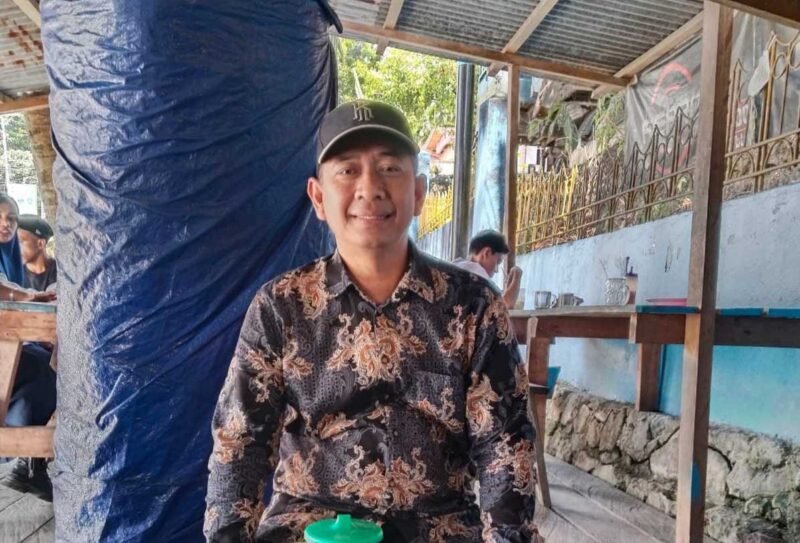 Imam, S.PdI ketua Fraksi ABS, yang juga politisi dari Partai Keadilan Sejahtera (PKS) dan Ketua DPD PKS Kabupaten Fakfak menyetujui agar Polri Tetap Berada dibawah kewenangan Presiden.