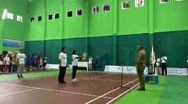 Asisten II Bidang Perekonomian, Aroby Hindom, S.Sos., M.Si., resmi membuka Event Bulu Tangkis Bupati Cup V yang dilaksanakan Selasa (5/11/2024) di Gedung Olahraga Bulu Tangkis Fakfak dalam rangka menyongsong HUT ke-124 Kota Pala Fakfak