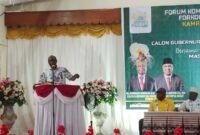 calon Wakil Gubernur Papua Barat Mohamad Lakotani, SH, M.Si memberikan sambutan saat kampanye terbatas masyarakat Fakfak di Gedung Pertemuan Santo Yosep Fakfak, Sabtu, 9 November 2024.