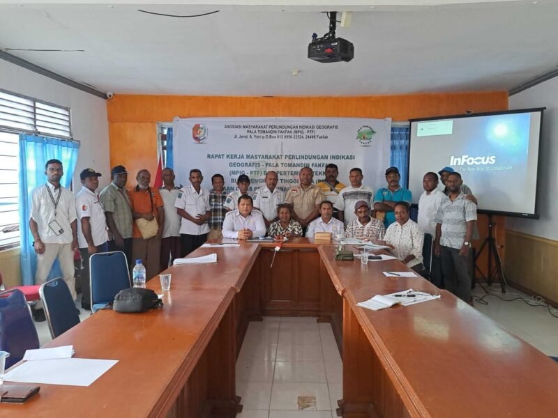 Dinas Perkebunan Fakfak bersama Masyarakat Perlindungan Indikasi Geografis Pala Tomandin Fakfak (MPIG-PTF) dan delapan Blok Penghasil Tinggi (BPT) Pala bersama untuk terus mendukung keberlanjutan dan eksistensi Pala Tomandin Fakfak sebagai komoditas unggulan yang membawa kesejahteraan bagi masyarakat.