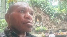 Titus Pekei, Pencetus Noken sebagai warisan budaya dunia, saat ditemui wartawan jatim.tagarutama.com.