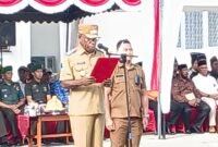 Wakil Bupati Fakfak Drs. Donatus Nimbitkendik, M.T., saat memberikan arahan upacara peringatan Hari Lahirnya Pancasila di Lapangan Upacara Pemerintah Daerah Kabupaten Fakfak.