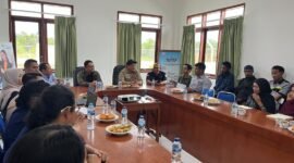 Plt. Kepala Dinas Perkebunan Fakfak, Widhi Asmoro Jati, ST, MT, mendorong agar PT. RSP melalui program CSR dapat membantu masyarakat terdampak.
