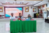 Foto. Sekretaris BPBD Ibu Rima Idrus saat kegiatan FGD Penyusunan Kajian Resiko Bencana.