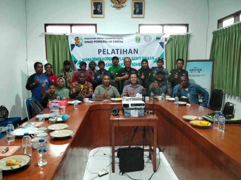 Foto. Pelatihan manajemen koperasi plasma di lingkungan PT RSP.