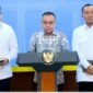 Ketua DPR RI Sufmi Dasco Ahmad bersama Menteri Sekretaris Negara Prasetyo Hadi dan Sekretaris Kabinet Teddy Indra Wijaya di Kantor Presiden, mengumumkan secara resmi Presiden RI Prabowo Subianto resmi menandatangani surat rehabilitasi bagi tiga pihak yang terseret dalam perkara hukum PT ASDP Indonesia Ferry. (Dok. jatim.tagarutama.com media)