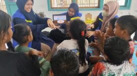 Tim TCK terdiri dari dua dokter umum, dua vaksinator lokal, serta satu perawat jiwa. Mereka memberikan pelayanan kesehatan dasar, imunisasi, hingga dukungan psikososial bagi penyintas banjir. (foto:  Humas Kemenkes)