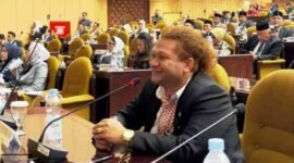 Senator muda yang juga Ketua Kerukunan Keluarga Papua (KK PAPUA) Paul Finsen Mayor dengan tegas menyatakan bahwa masyarakat Papua menolak keras rencana pembukaan perkebunan sawit dan penambahan markas TNI (foto: Koreri.com)