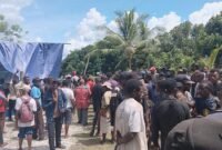 Sekira 200 orang masyarakat adat dari enam kampung di Distrik Konda dan Distrik Teminabuan, Kabupaten Sorong Selatan atau Sorsel, Papua Barat Daya membubarkan sosialisasi yang digelar perusahaan perkebunan kelapa sawit PT Anugerah Sakti Internusa (ASI). (foto : Jubi.com)