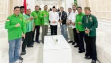 Ketua Umum DPP Partai Persatuan dan Pembangunan (PPP) H. M. Mardiono menyerahkan Surat Keputusan (SK) kepengurusan Dewan Pimpinan Wilayah (DPW) PPP Papua Barat periode 2026–2031 kepada Yasman Yasir, SE.