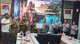 Pemda Fakfak menerima Piagam Haki untuk Festival Pesona Kota Pala Fakfak dan Indikasi Geografis Pala Tomandin Fakfak dari Kementerian Hukum Republik Indonesia.