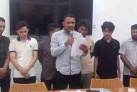 Selaku ketua Koordinator acara Rifaiz Lamahoda yang memberi statemnet dalam Konferensi Pers bahwa, Demokarsi yang sehat membutuhkan Pers yang memiliki integritas. (foto : Ist)